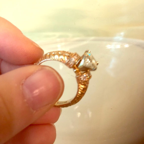 Engagement/wedding ring - Picture 1 of 3